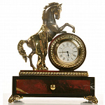 Часы настольные-шкатулка "Конь"