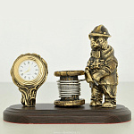 0021956/часы Скульптура "Медведь-энергетик" подст.дерево