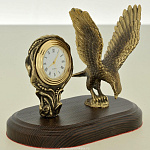 0139150/часы Бронза Скульптура "Орел" малая подст.дерево