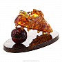 Скульптура из янтаря "Бутса с мячом", фотография 5. Интернет-магазин ЛАВКА ПОДАРКОВ