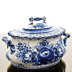 0016885/8л-цвет-зол Гжель Супник №1  8 литров в цвете и золоте Авт.Алехин С.С.